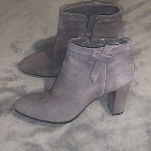 Bandolino dark grey womens suede heel size 8.5